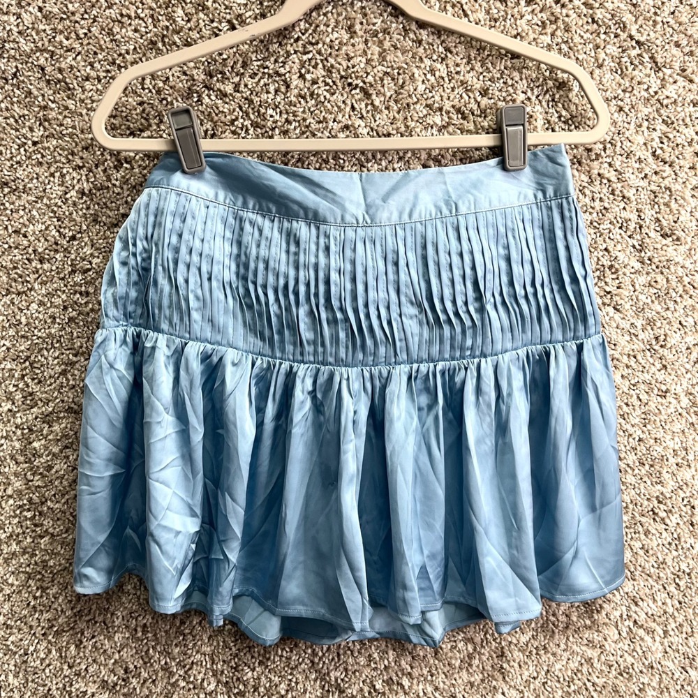 SHUG Shorts Women's‎ Medium Light Blue Pleated Satin High Waisted